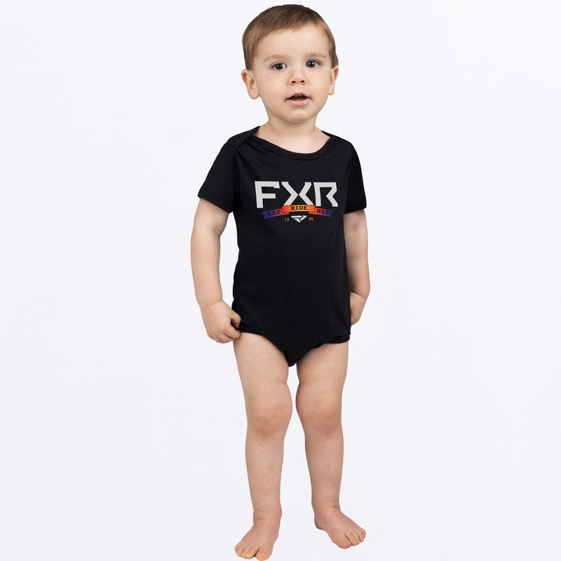 Chargez l'image dans la visionneuse de la galerie, Infant_Podium_Short_Sleeve_Onesie_Y_BlackAnodized_232290_1023_Front
