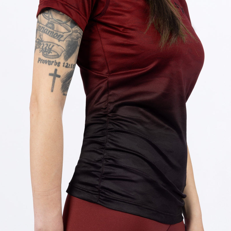 Chargez l'image dans la visionneuse de la galerie, ExhaleActive_TShirt_W_Merlot_231419-_2712_Side1
