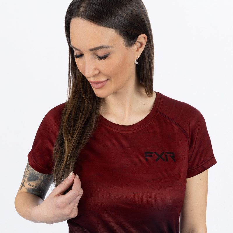 Chargez l'image dans la visionneuse de la galerie, ExhaleActive_TShirt_W_Merlot_231419-_2712_Side2
