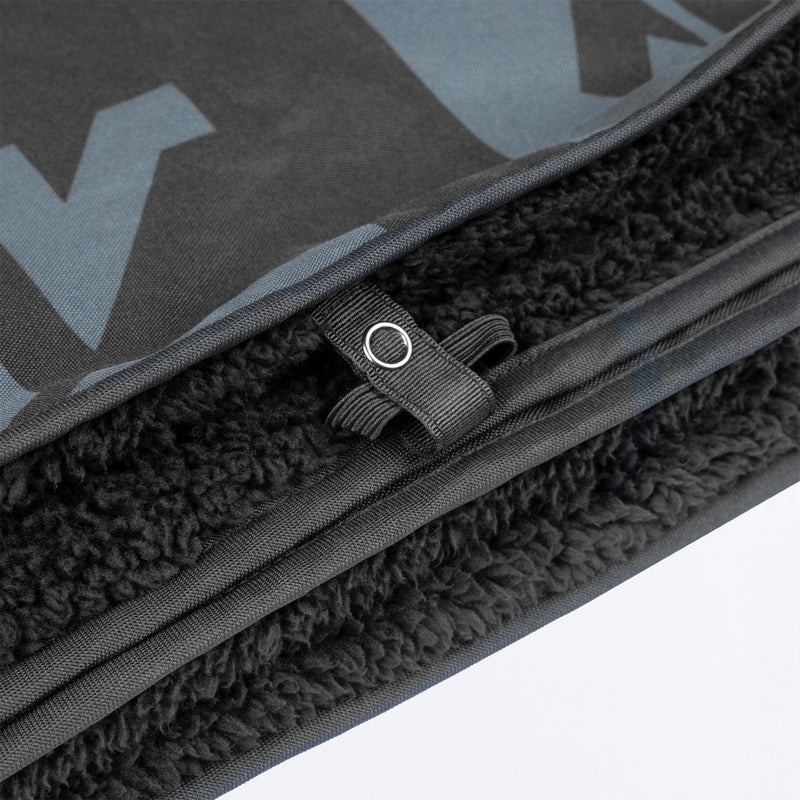 Chargez l'image dans la visionneuse de la galerie, ExcursionOutdoor_Blanket_Black_SKU_241618-_1000_Extra2
