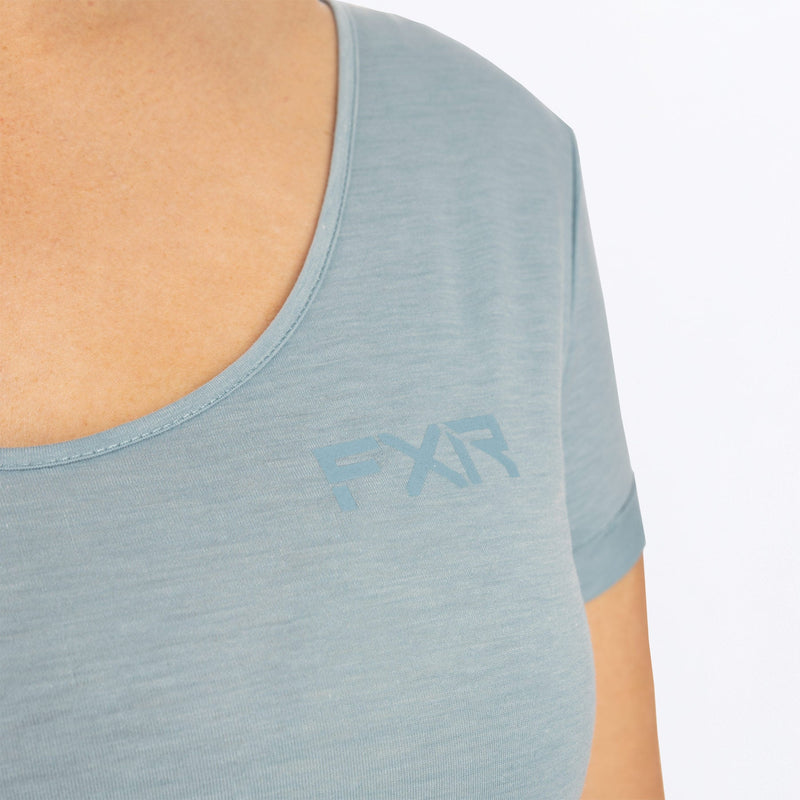 Chargez l'image dans la visionneuse de la galerie, Lotus_Active_Tshirt_W_LtSteel_232255-_0300_DetailLogo

