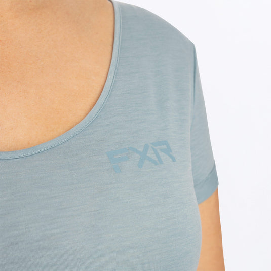 Lotus_Active_Tshirt_W_LtSteel_232255-_0300_DetailLogo