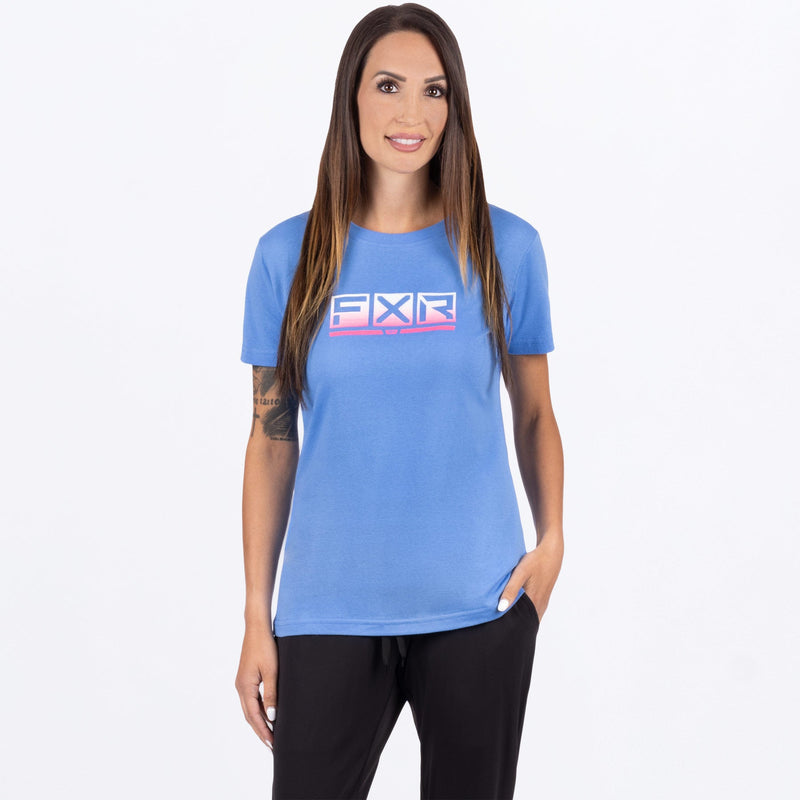 Chargez l'image dans la visionneuse de la galerie, Podium_PremiumTShirt_W_TranquilBlueEPink_242227-_4194_Front
